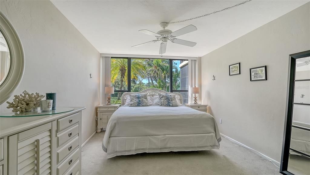 For Sale: $169,900 (2 beds, 2 baths, 940 Square Feet)