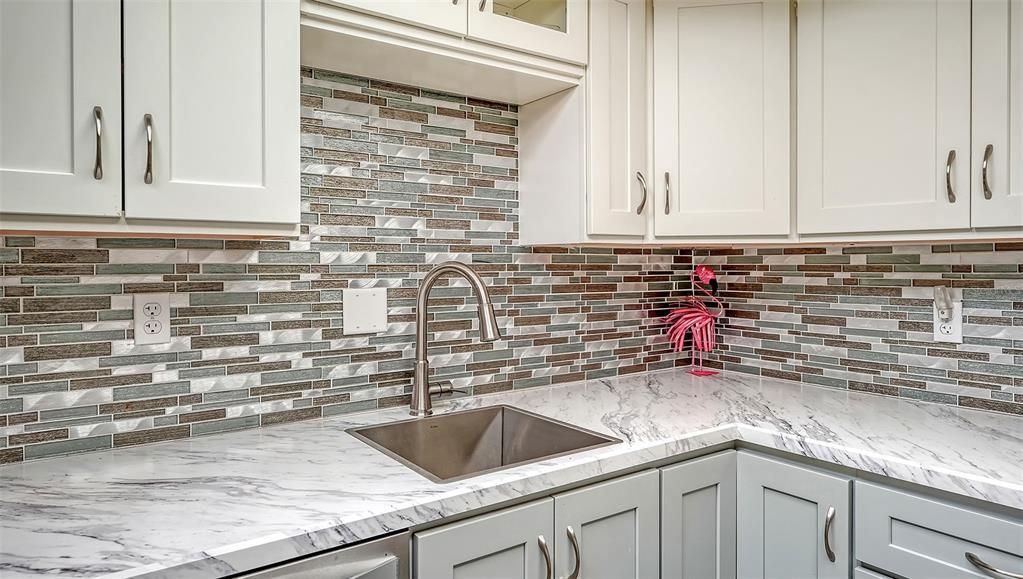 For Sale: $169,900 (2 beds, 2 baths, 940 Square Feet)