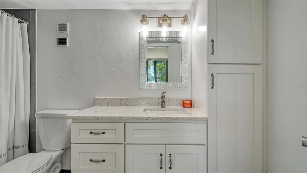 For Sale: $169,900 (2 beds, 2 baths, 940 Square Feet)