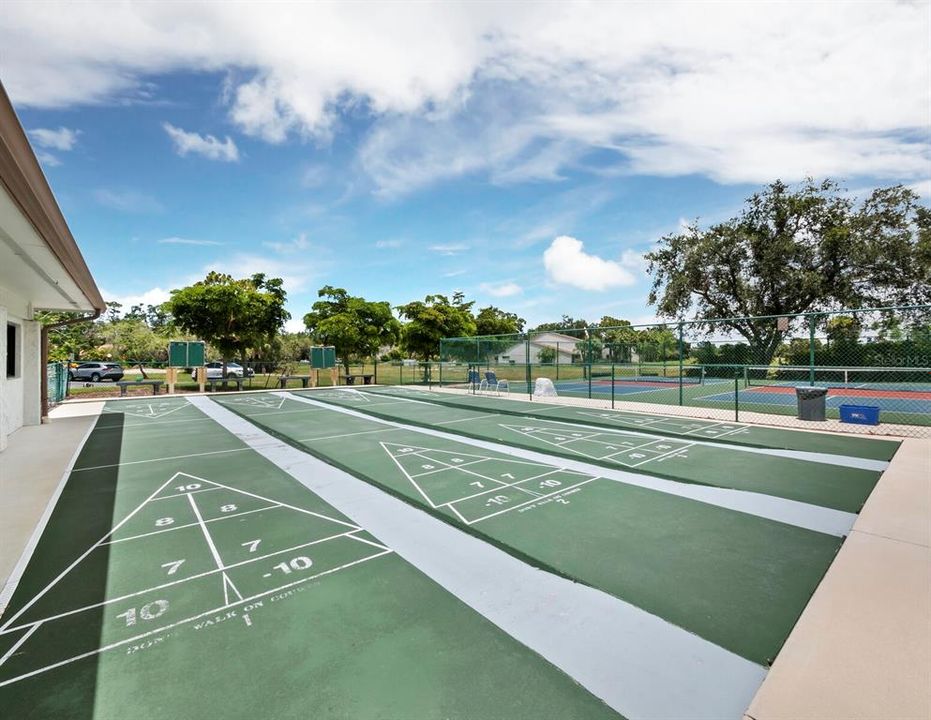 For Sale: $169,900 (2 beds, 2 baths, 940 Square Feet)