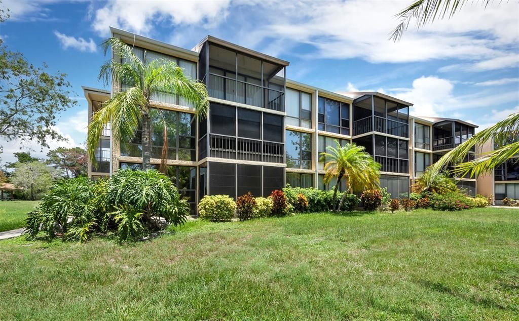 For Sale: $169,900 (2 beds, 2 baths, 940 Square Feet)