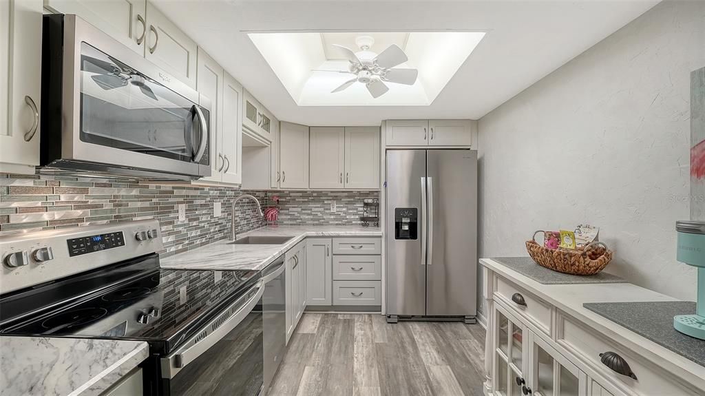 For Sale: $169,900 (2 beds, 2 baths, 940 Square Feet)