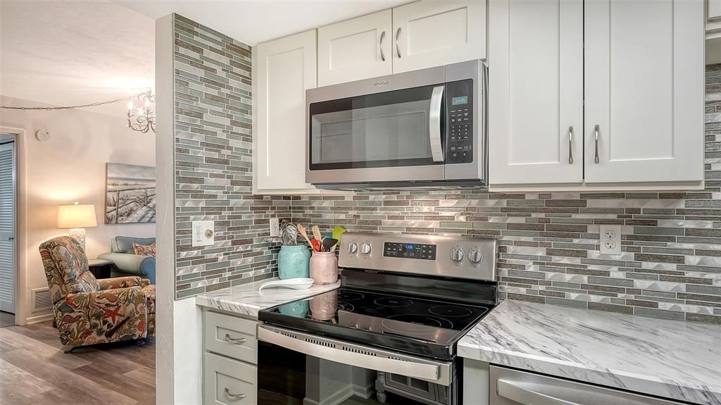 For Sale: $169,900 (2 beds, 2 baths, 940 Square Feet)