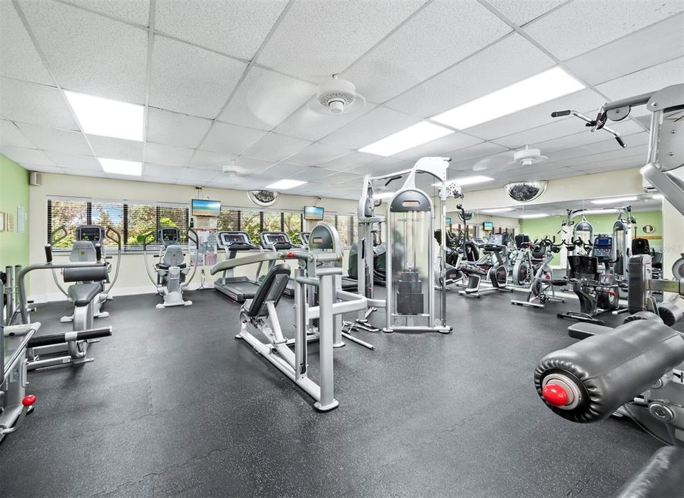 For Sale: $169,900 (2 beds, 2 baths, 940 Square Feet)