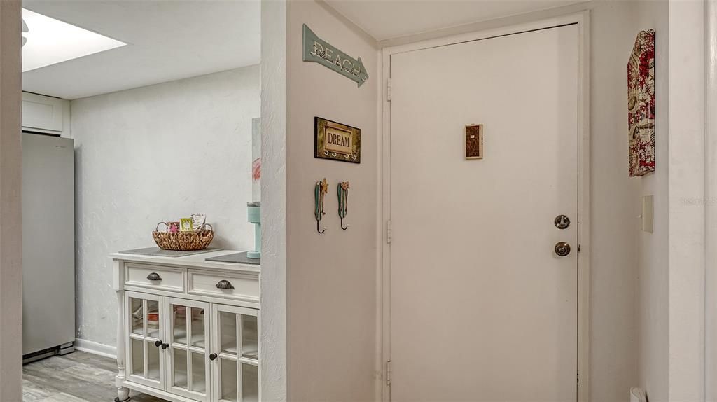 For Sale: $169,900 (2 beds, 2 baths, 940 Square Feet)