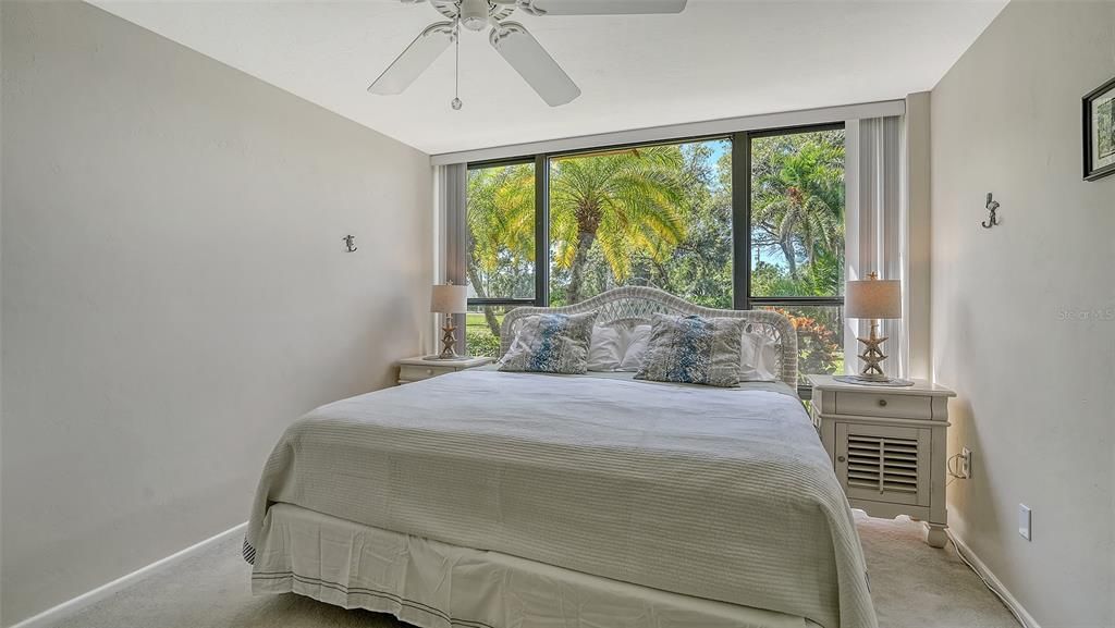 For Sale: $169,900 (2 beds, 2 baths, 940 Square Feet)