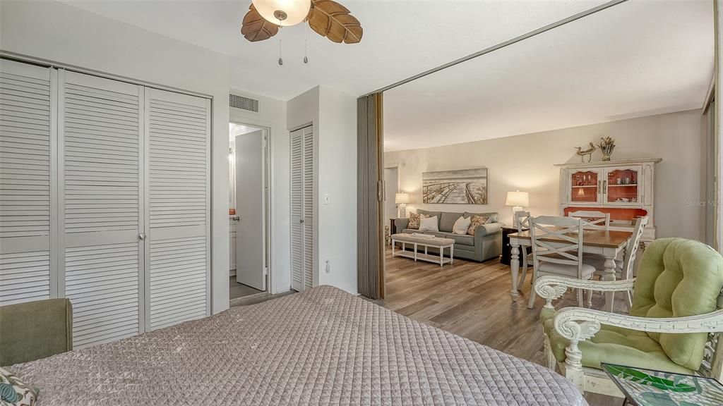 For Sale: $169,900 (2 beds, 2 baths, 940 Square Feet)