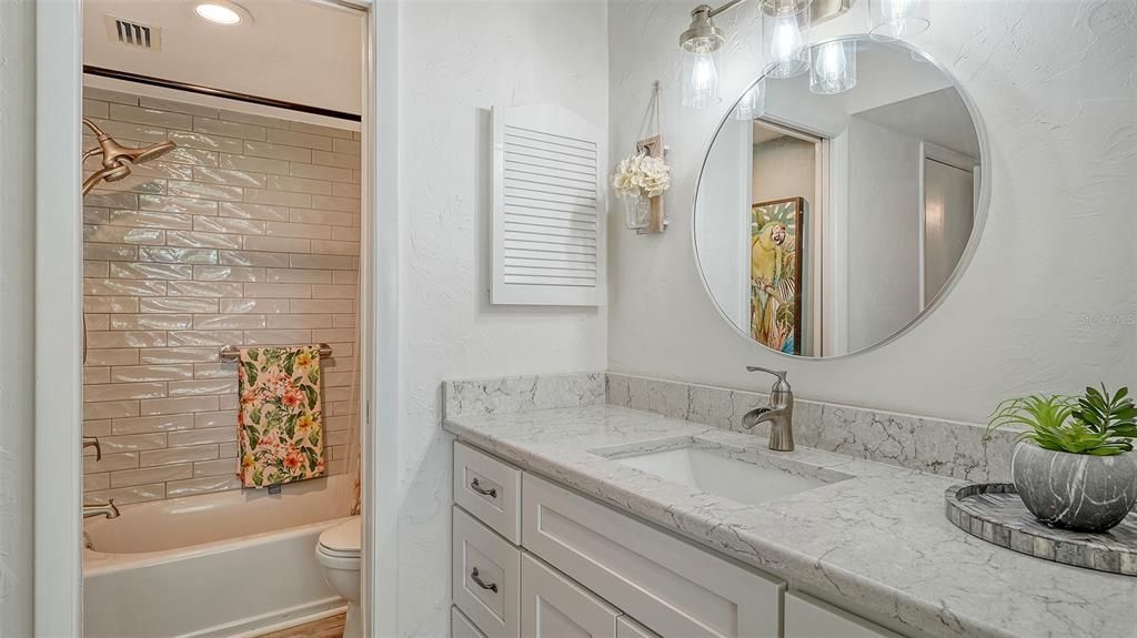 For Sale: $169,900 (2 beds, 2 baths, 940 Square Feet)