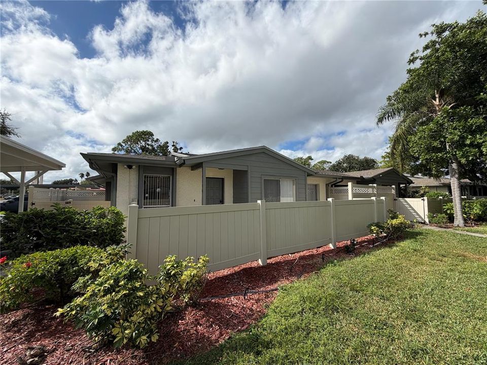 For Rent: $1,900 (2 beds, 2 baths, 1024 Square Feet)