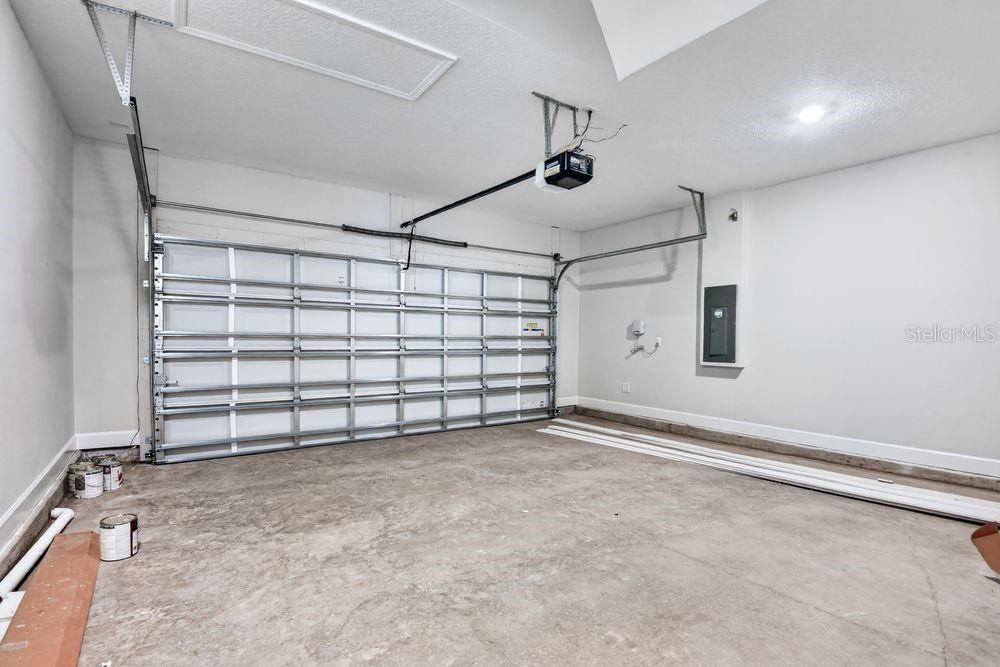 Под контрактом: $369,990 (3 спален, 2 ванн, 1764 Квадратных фут)