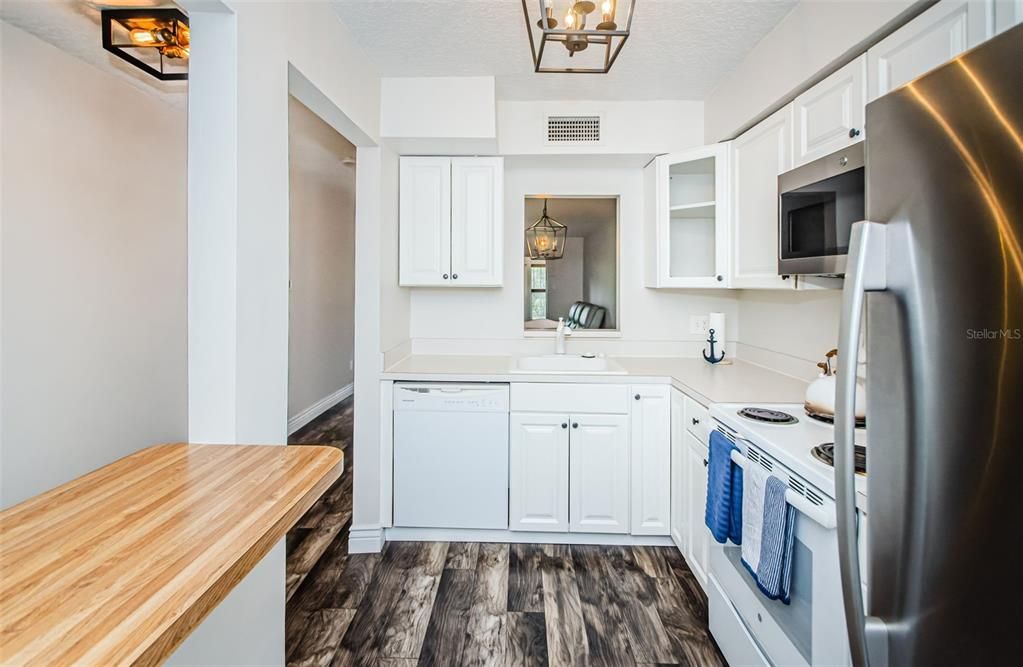 На продажу: $149,000 (2 спален, 2 ванн, 923 Квадратных фут)