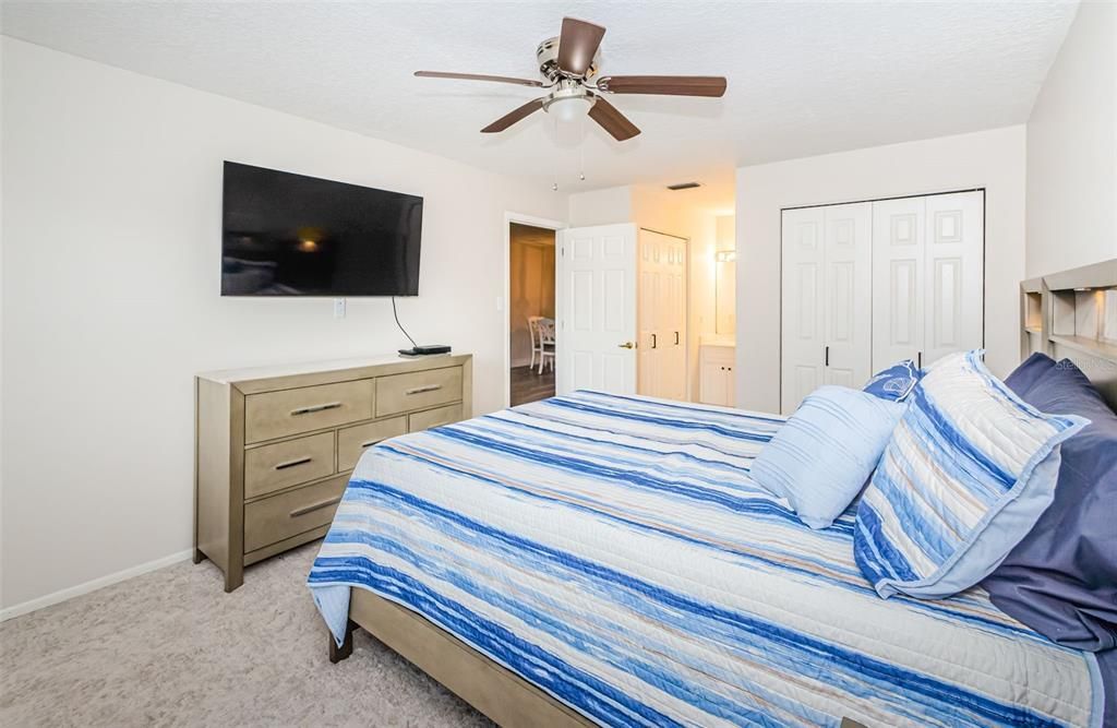 На продажу: $149,000 (2 спален, 2 ванн, 923 Квадратных фут)