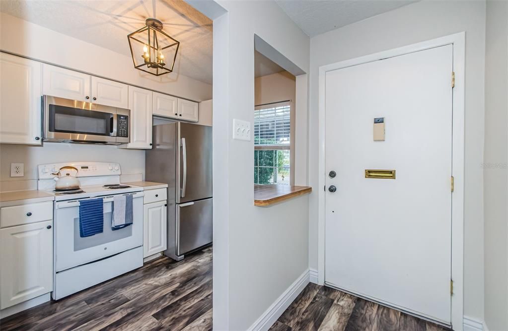 На продажу: $149,000 (2 спален, 2 ванн, 923 Квадратных фут)