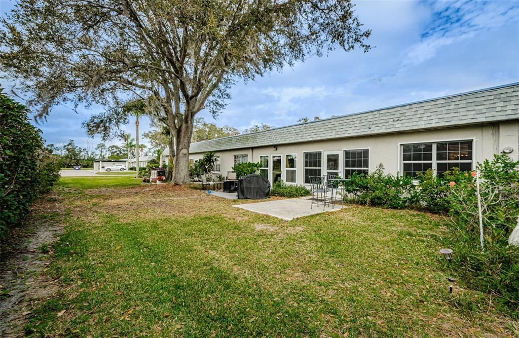 На продажу: $149,000 (2 спален, 2 ванн, 923 Квадратных фут)