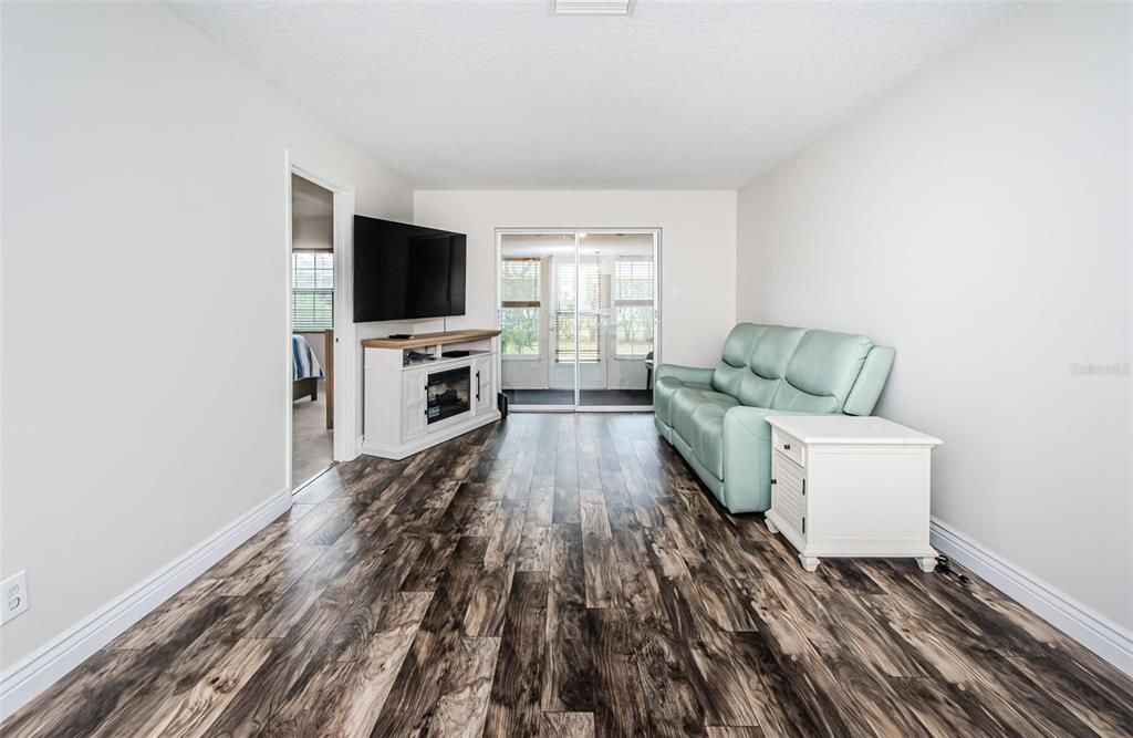 На продажу: $149,000 (2 спален, 2 ванн, 923 Квадратных фут)