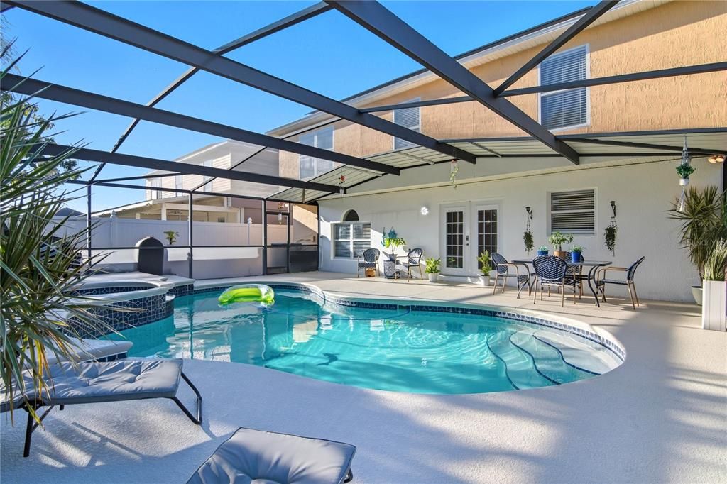 Activo con contrato: $525,000 (4 camas, 2 baños, 2192 Pies cuadrados)