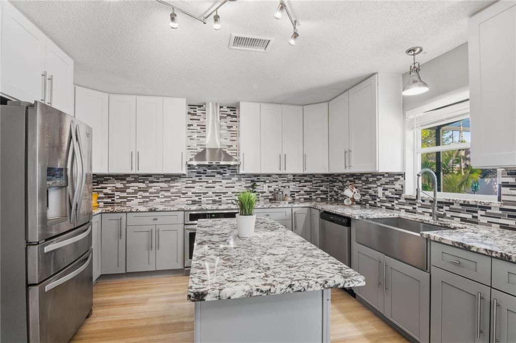 Activo con contrato: $525,000 (4 camas, 2 baños, 2192 Pies cuadrados)