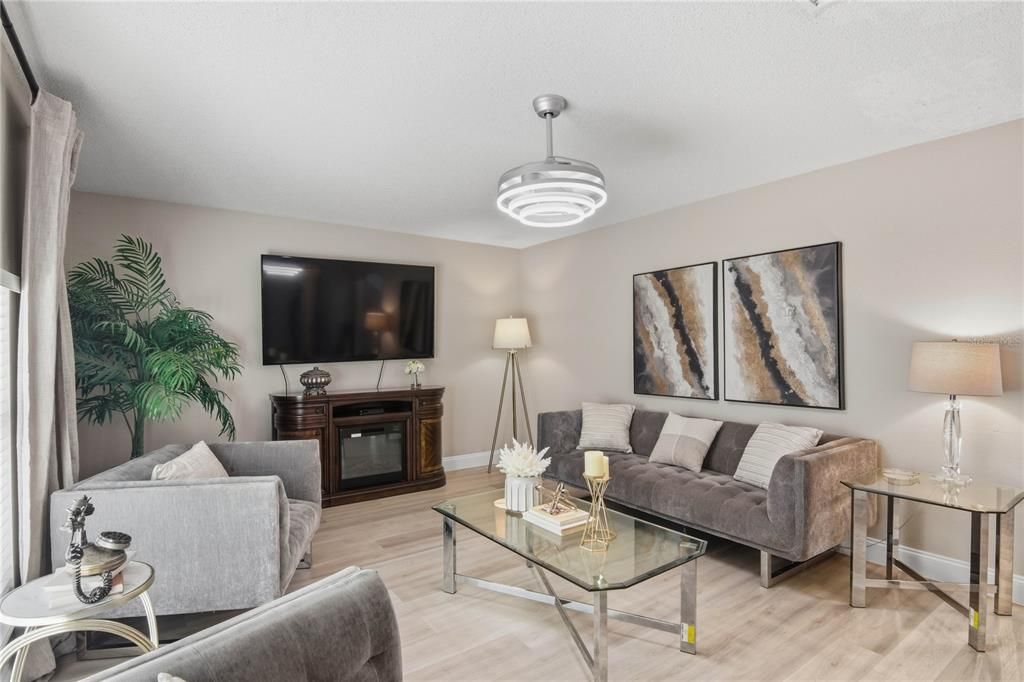 Activo con contrato: $525,000 (4 camas, 2 baños, 2192 Pies cuadrados)