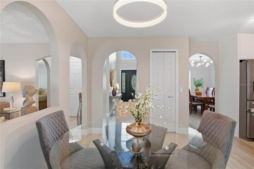 Activo con contrato: $525,000 (4 camas, 2 baños, 2192 Pies cuadrados)