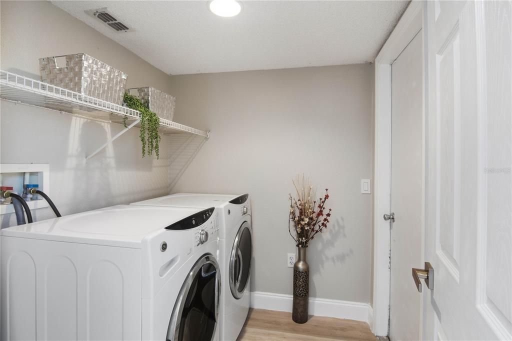 Activo con contrato: $525,000 (4 camas, 2 baños, 2192 Pies cuadrados)