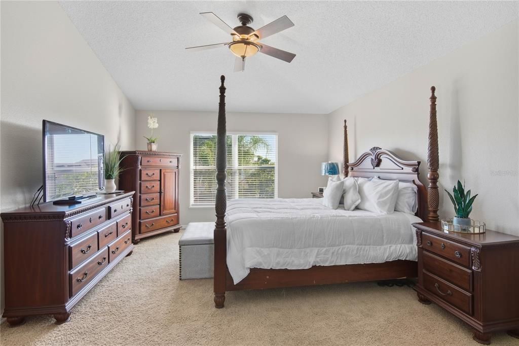 Activo con contrato: $525,000 (4 camas, 2 baños, 2192 Pies cuadrados)