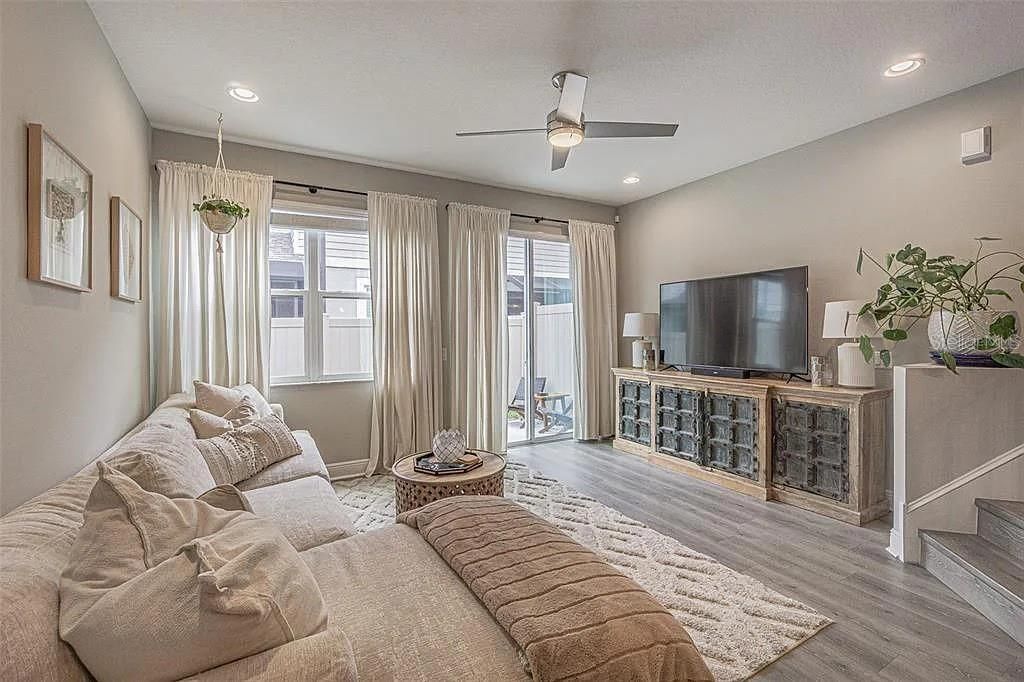 В аренду: $2,695 (2 спален, 2 ванн, 1571 Квадратных фут)