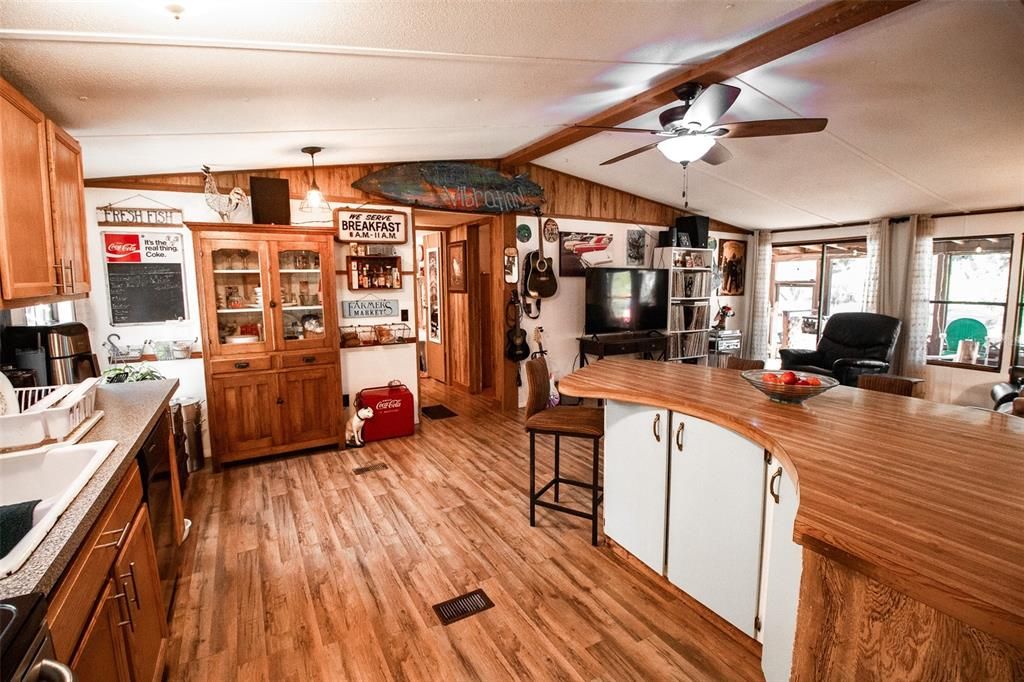 На продажу: $229,000 (3 спален, 2 ванн, 1248 Квадратных фут)