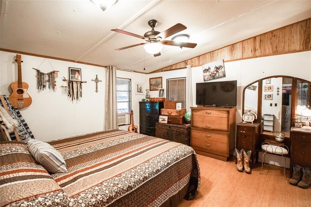 На продажу: $229,000 (3 спален, 2 ванн, 1248 Квадратных фут)