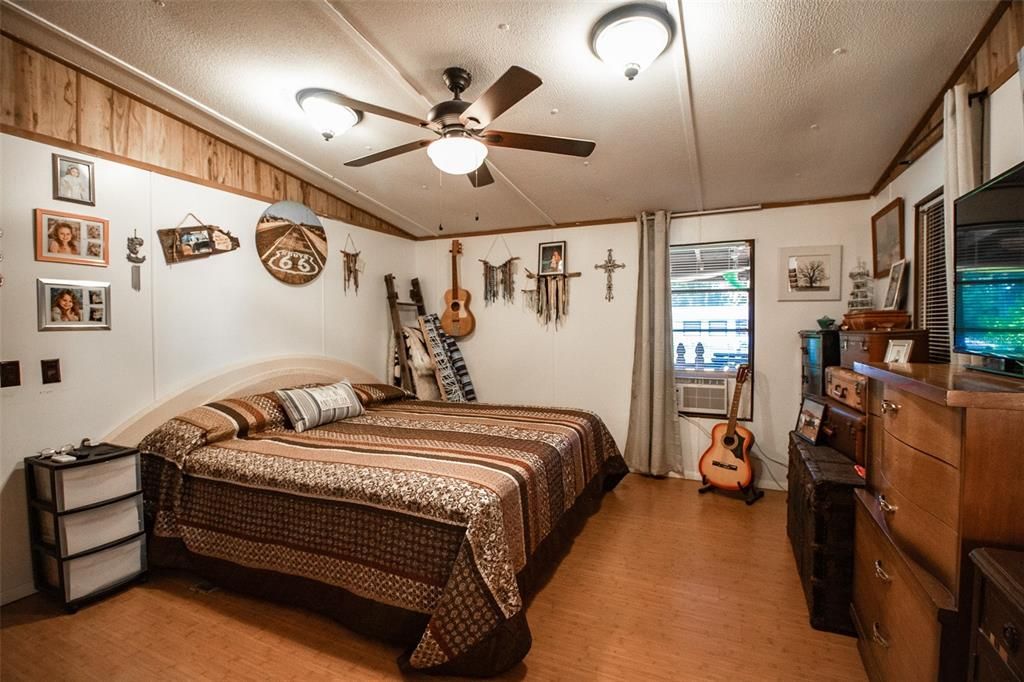 На продажу: $229,000 (3 спален, 2 ванн, 1248 Квадратных фут)