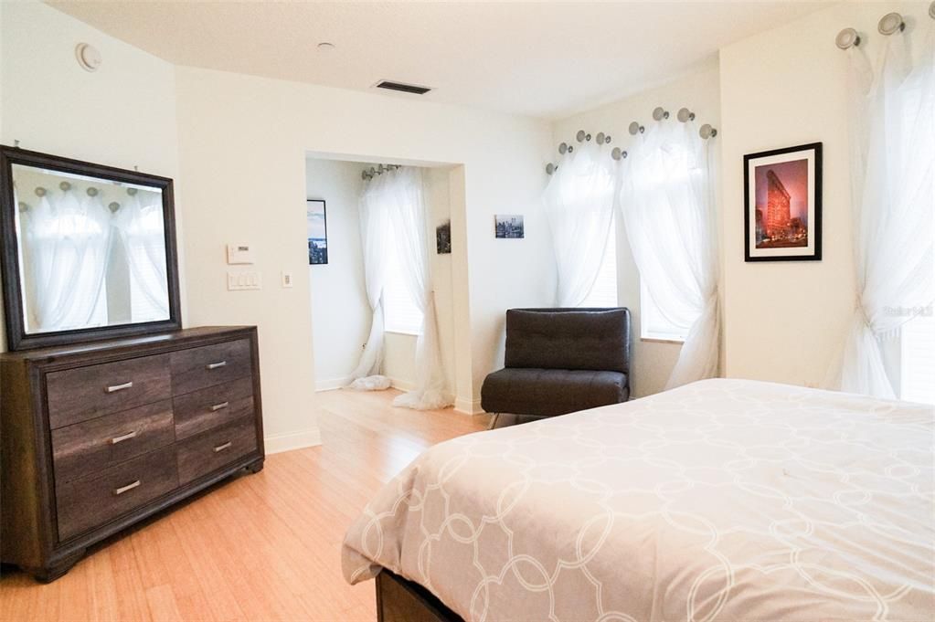 待售: $1,099,000 (2 贝兹, 2 浴室, 1619 平方英尺)