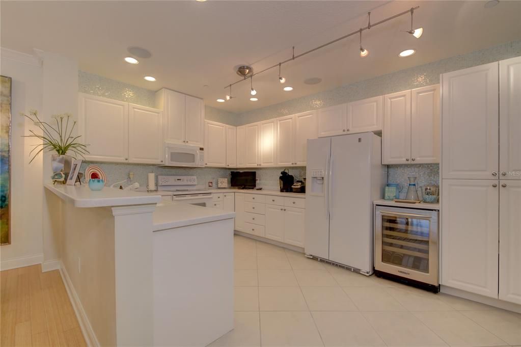 待售: $1,099,000 (2 贝兹, 2 浴室, 1619 平方英尺)