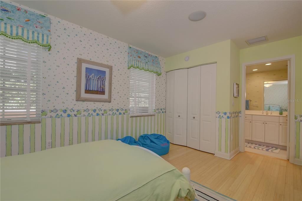 待售: $1,099,000 (2 贝兹, 2 浴室, 1619 平方英尺)