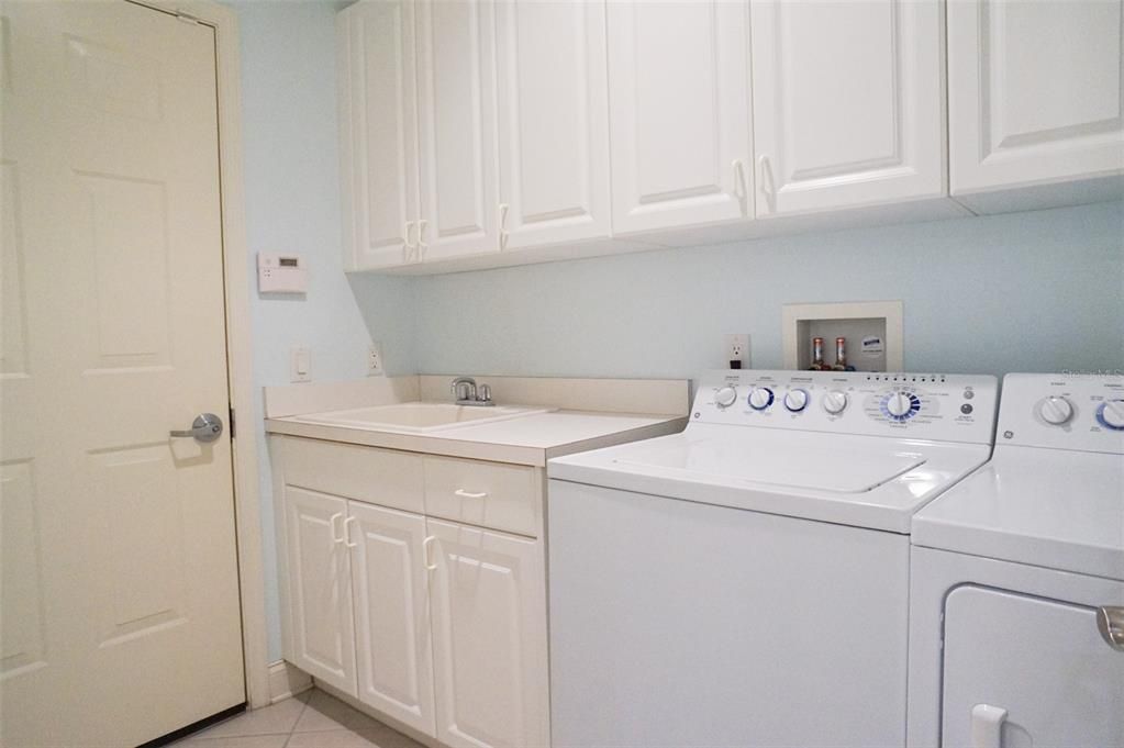 待售: $1,099,000 (2 贝兹, 2 浴室, 1619 平方英尺)