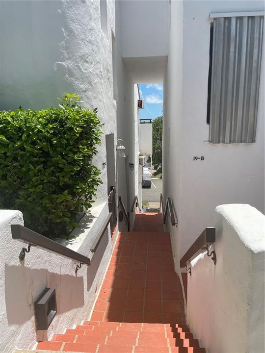 For Sale: $350,000 (1 beds, 1 baths, 595 Square Feet)