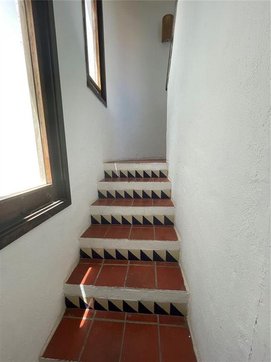 For Sale: $350,000 (1 beds, 1 baths, 595 Square Feet)