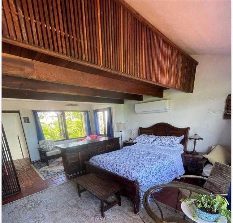 For Sale: $350,000 (1 beds, 1 baths, 595 Square Feet)