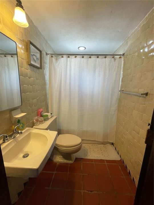 For Sale: $350,000 (1 beds, 1 baths, 595 Square Feet)