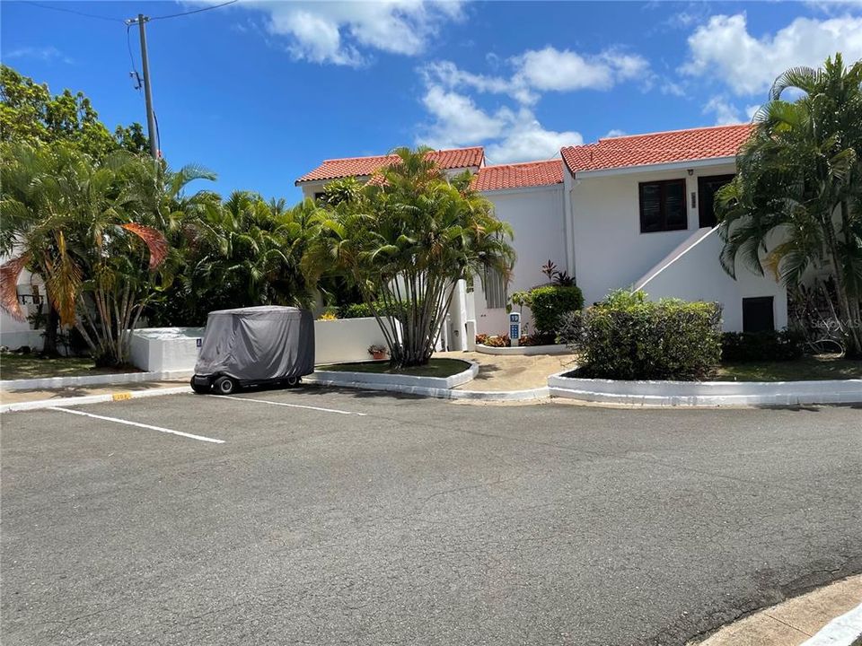 For Sale: $350,000 (1 beds, 1 baths, 595 Square Feet)