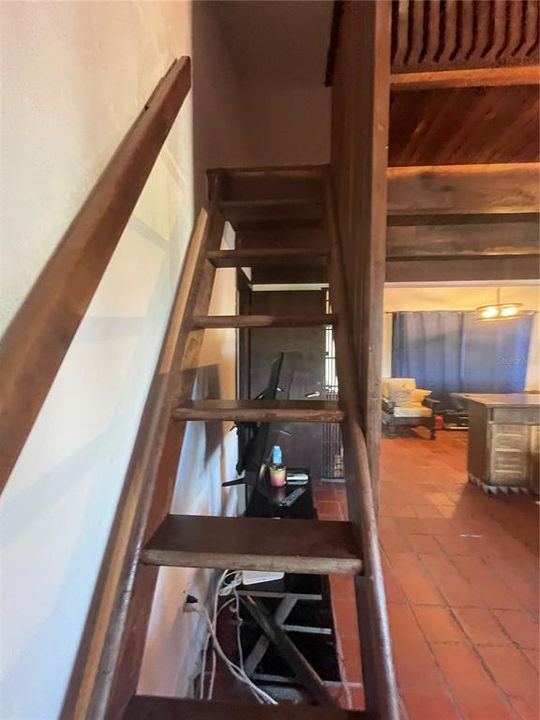 For Sale: $350,000 (1 beds, 1 baths, 595 Square Feet)