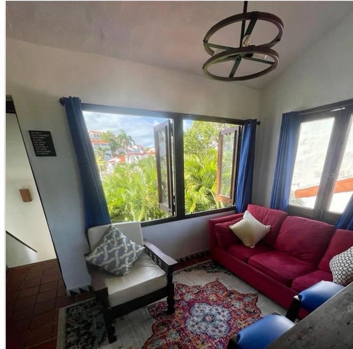 For Sale: $350,000 (1 beds, 1 baths, 595 Square Feet)