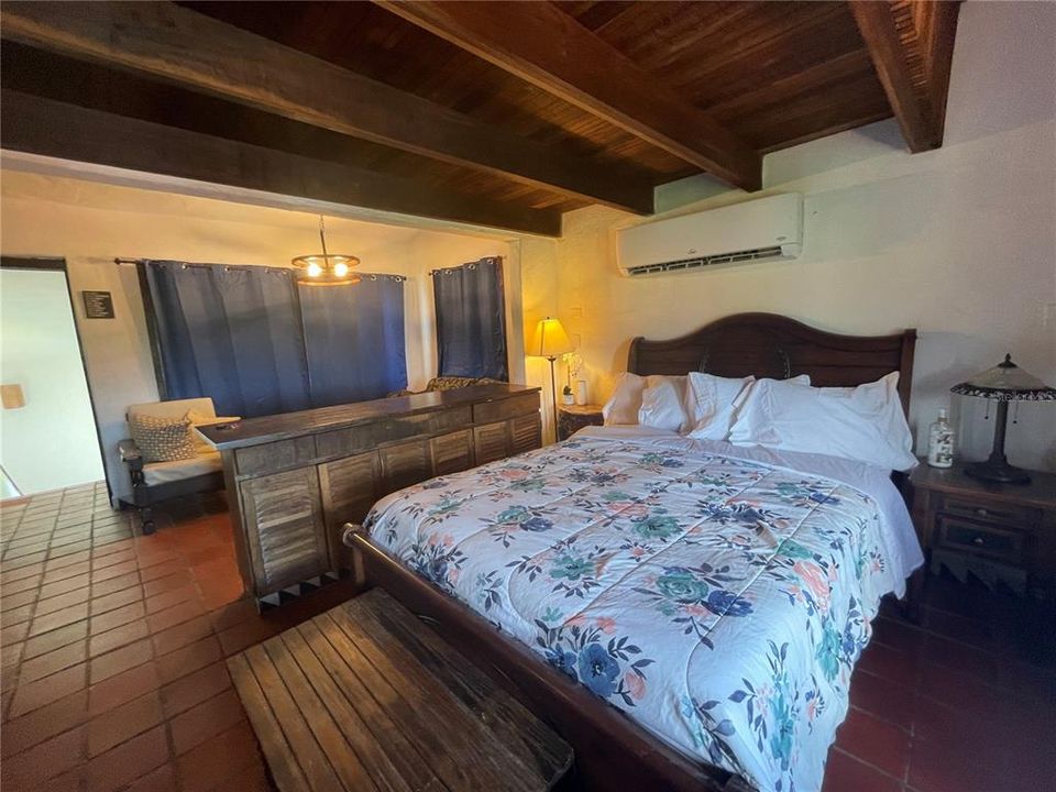 For Sale: $350,000 (1 beds, 1 baths, 595 Square Feet)