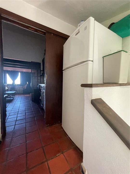 For Sale: $350,000 (1 beds, 1 baths, 595 Square Feet)