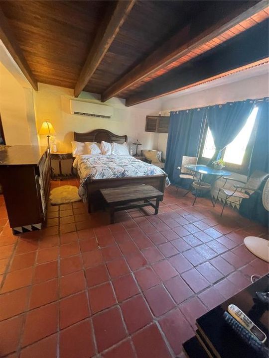 For Sale: $350,000 (1 beds, 1 baths, 595 Square Feet)