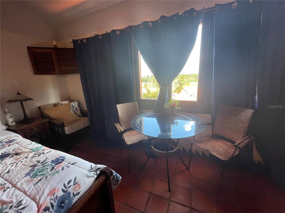 For Sale: $350,000 (1 beds, 1 baths, 595 Square Feet)