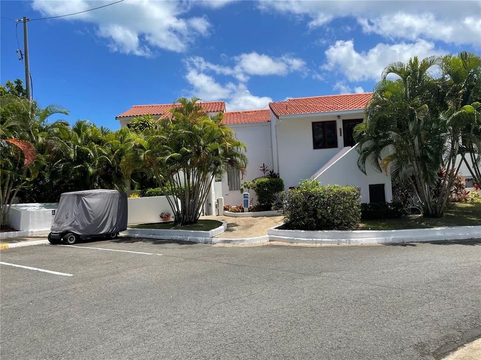 For Sale: $350,000 (1 beds, 1 baths, 595 Square Feet)