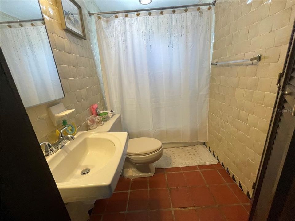 For Sale: $350,000 (1 beds, 1 baths, 595 Square Feet)