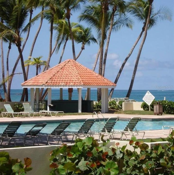 For Sale: $350,000 (1 beds, 1 baths, 595 Square Feet)