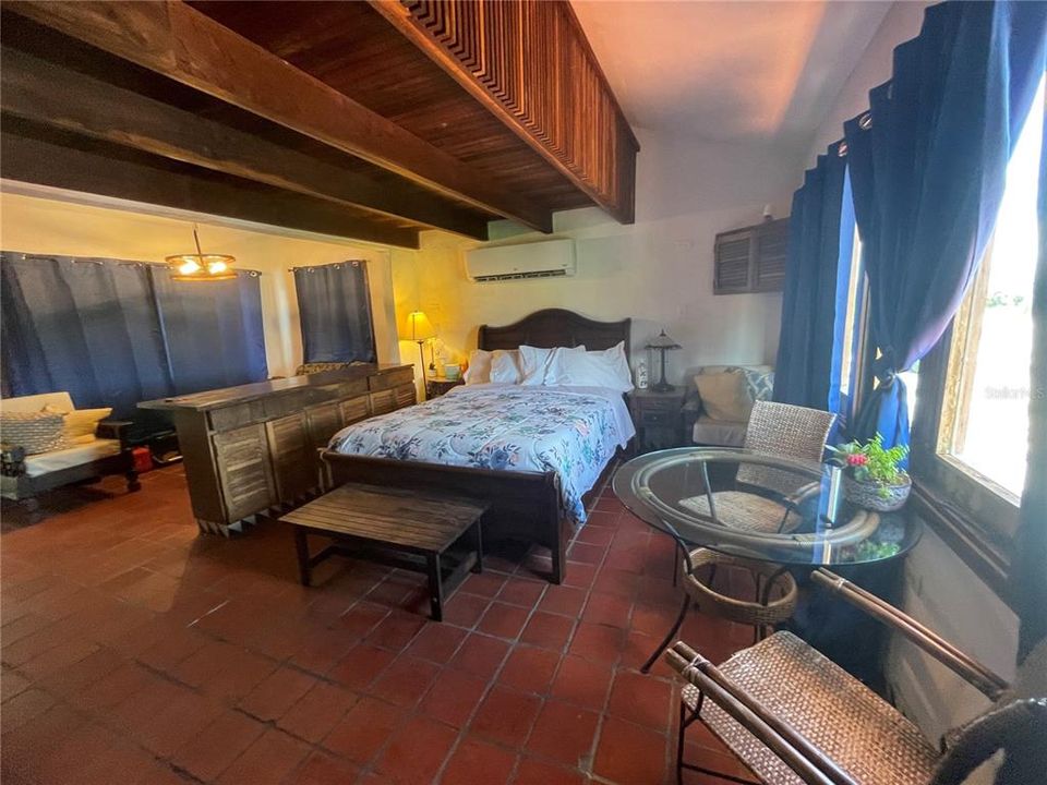 For Sale: $350,000 (1 beds, 1 baths, 595 Square Feet)