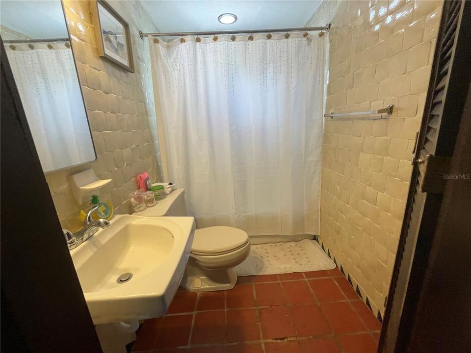 For Sale: $350,000 (1 beds, 1 baths, 595 Square Feet)