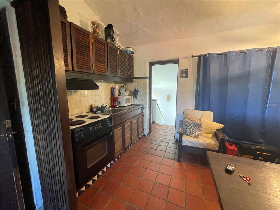 For Sale: $350,000 (1 beds, 1 baths, 595 Square Feet)